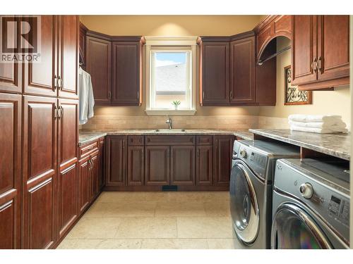 954 Hewetson Avenue, Kelowna, BC - Indoor Photo Showing Laundry Room