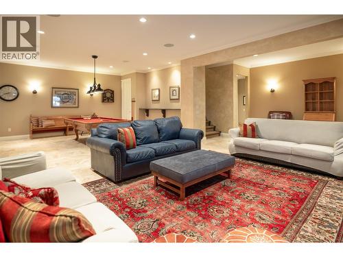 954 Hewetson Avenue, Kelowna, BC - Indoor Photo Showing Living Room