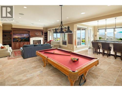 954 Hewetson Avenue, Kelowna, BC - Indoor Photo Showing Other Room With Fireplace