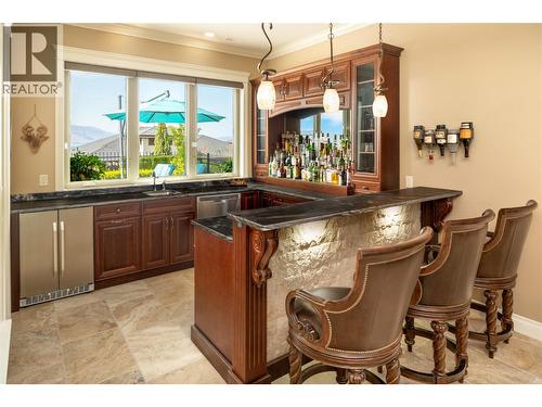 954 Hewetson Avenue, Kelowna, BC - Indoor