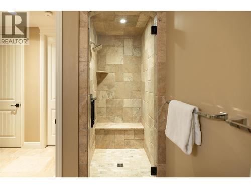 954 Hewetson Avenue, Kelowna, BC - Indoor Photo Showing Bathroom
