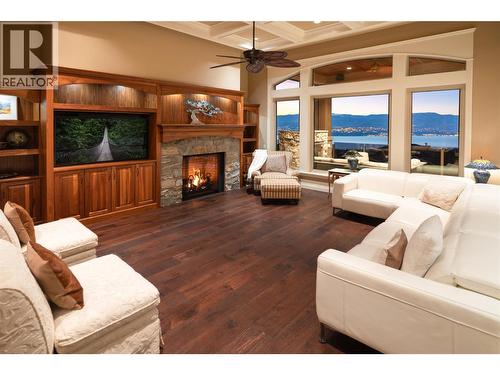 954 Hewetson Avenue, Kelowna, BC - Indoor Photo Showing Living Room With Fireplace