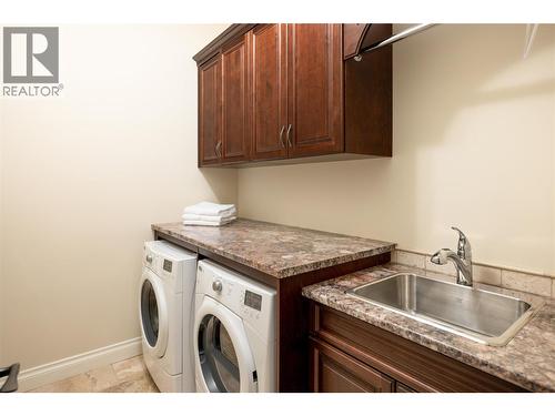 954 Hewetson Avenue, Kelowna, BC - Indoor Photo Showing Laundry Room