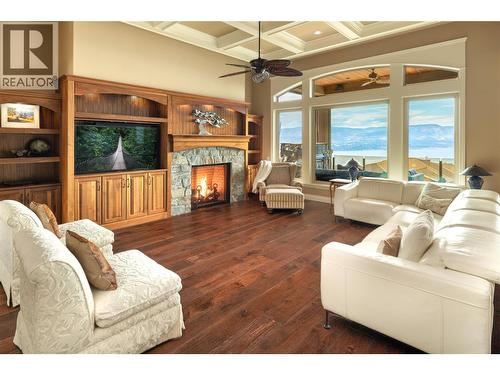 954 Hewetson Avenue, Kelowna, BC - Indoor Photo Showing Living Room With Fireplace