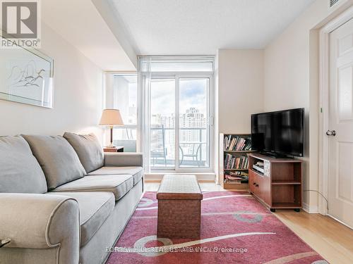 1501 - 30 Harrison Garden Boulevard, Toronto, ON - Indoor Photo Showing Living Room