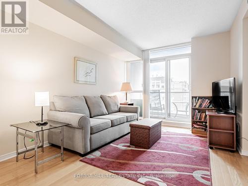 1501 - 30 Harrison Garden Boulevard, Toronto, ON - Indoor Photo Showing Living Room