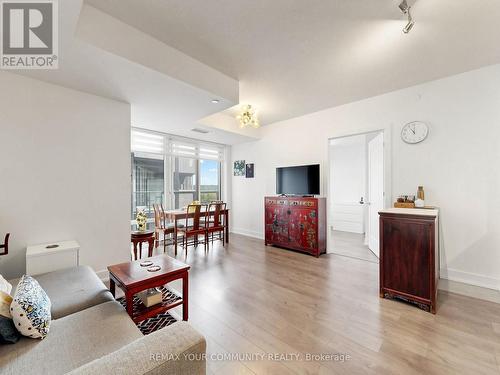 963 - 25 Adra Grado Way, Toronto, ON - Indoor Photo Showing Living Room