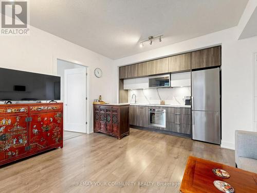 963 - 25 Adra Grado Way, Toronto, ON - Indoor Photo Showing Kitchen