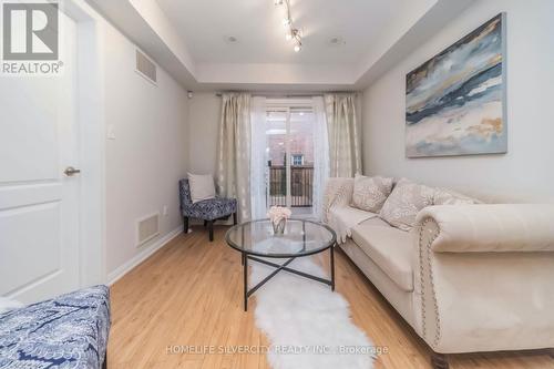 31 Betterton Crescent, Brampton, ON - Indoor Photo Showing Living Room