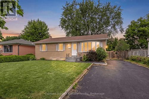 39 MCGILVRAY CRESCENT  Halton Hills, ON L7G 1L7