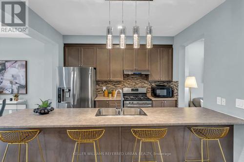 36 Ledger Point Crescent, Brampton, ON - Indoor Photo Showing Kitchen With Double Sink With Upgraded Kitchen
