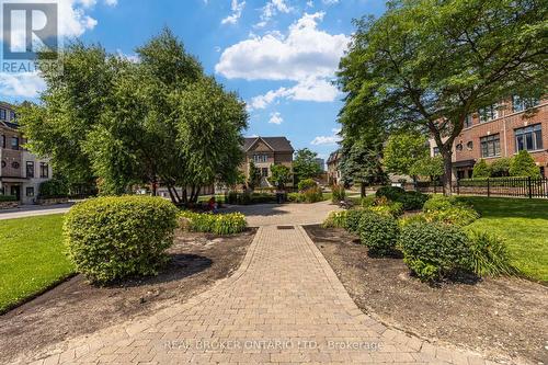 39 Ruby Lang Lane, Toronto, ON - Outdoor