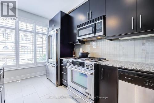 39 Ruby Lang Lane, Toronto, ON - Indoor Photo Showing Kitchen With Upgraded Kitchen