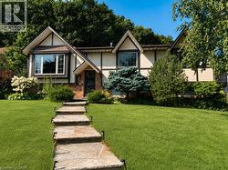 4 SUNHAVEN Court  Stoney Creek, ON L8G 4G7