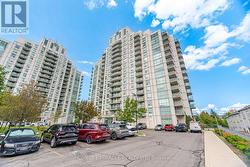 8 - 8 ROSEBANK DRIVE Toronto, ON M1B 5Z3