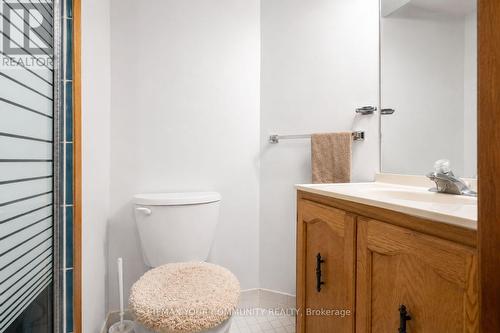 Lower Unit - 14 Webster Drive, Aurora, ON - Indoor Photo Showing Bathroom