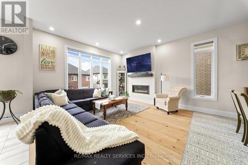 130 Pondcliffe Drive, Kitchener, ON - Indoor Photo Showing Living Room With Fireplace