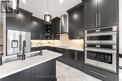 130 Pondcliffe Drive, Kitchener, ON - Indoor Photo Showing Kitchen With Upgraded Kitchen