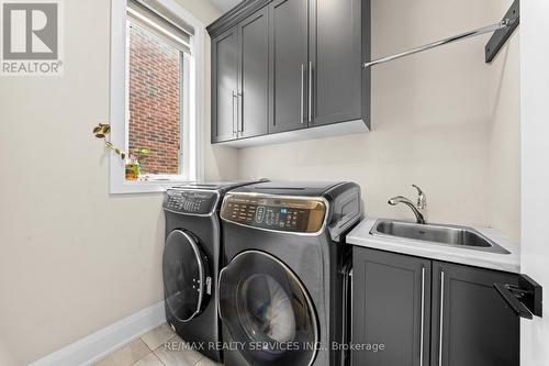 130 Pondcliffe Drive, Kitchener, ON - Indoor Photo Showing Laundry Room