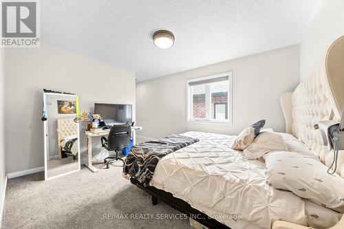 130 Pondcliffe Drive, Kitchener, ON - Indoor Photo Showing Bedroom