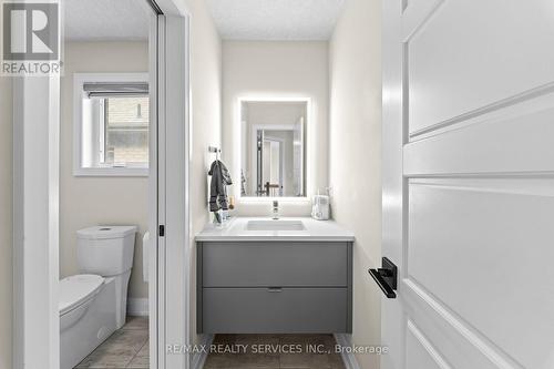 130 Pondcliffe Drive, Kitchener, ON - Indoor Photo Showing Bathroom