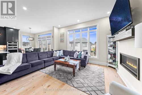 130 Pondcliffe Drive, Kitchener, ON - Indoor Photo Showing Living Room With Fireplace