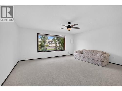 Living room - 1494/1496 Elm Street, Kelowna, BC - Indoor