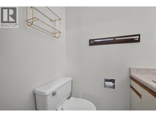 Full bathroom - Main floor - 1494/1496 Elm Street, Kelowna, BC - Indoor Photo Showing Bathroom