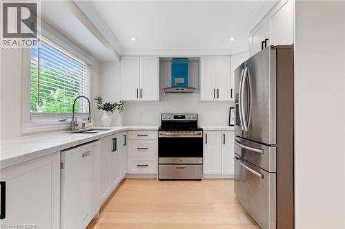 62 Glenvalley Drive, Cambridge, ON - Indoor Photo Showing Kitchen With Upgraded Kitchen
