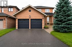 11 MURKAR CRESCENT  Whitby, ON L1N 8Y4