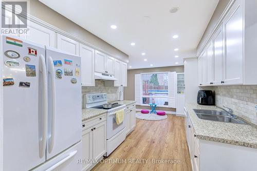 11 Murkar Crescent, Whitby, ON - Indoor Photo Showing Kitchen With Double Sink