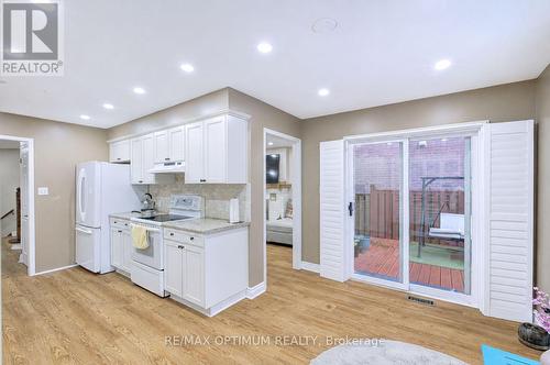 11 Murkar Crescent, Whitby, ON - Indoor Photo Showing Kitchen