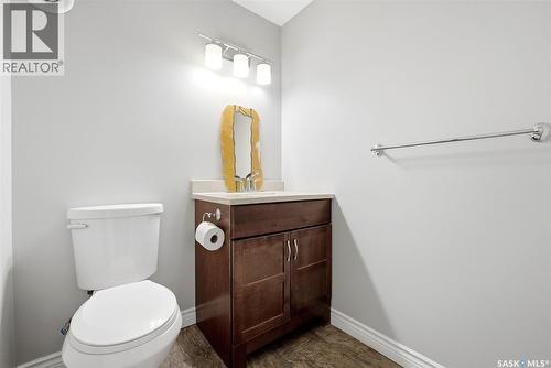 60 Gardiner Avenue, Regina, SK - Indoor Photo Showing Bathroom