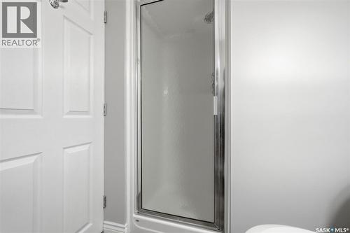 60 Gardiner Avenue, Regina, SK - Indoor Photo Showing Bathroom