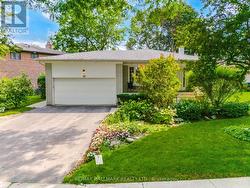 17 WELLESBOURNE CRESCENT Toronto, ON M2H 1Y6