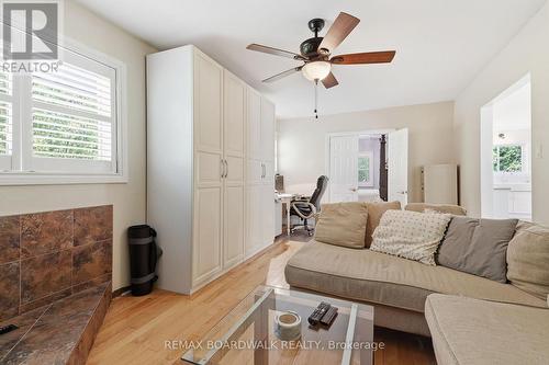 1110 Dunning Road, Ottawa, ON - Indoor Photo Showing Living Room