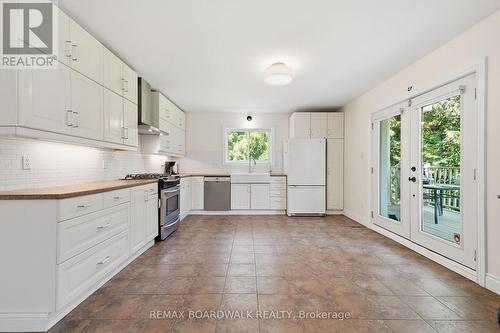 1110 Dunning Road, Ottawa, ON - Indoor Photo Showing Kitchen With Upgraded Kitchen