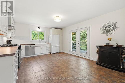 1110 Dunning Road, Ottawa, ON - Indoor Photo Showing Kitchen