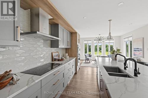 792 Mcmanus Avenue, Ottawa, ON - Indoor Photo Showing Kitchen With Double Sink With Upgraded Kitchen