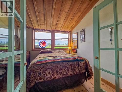 9498 Westside Road, Invermere, BC - Indoor Photo Showing Bedroom