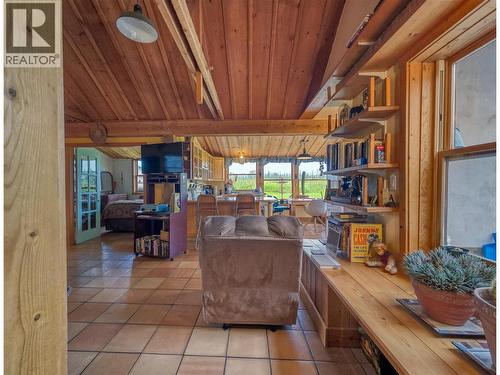9498 Westside Road, Invermere, BC - Indoor Photo Showing Other Room