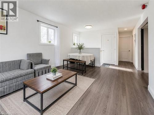 119 Cedar Street S Unit# 15, Kitchener, ON - Indoor Photo Showing Living Room