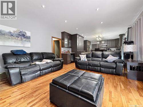 407 Chitek Crescent, Saskatoon, SK - Indoor Photo Showing Living Room