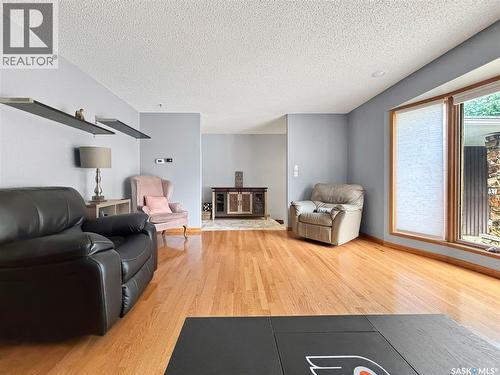 407 Chitek Crescent, Saskatoon, SK - Indoor Photo Showing Living Room With Fireplace