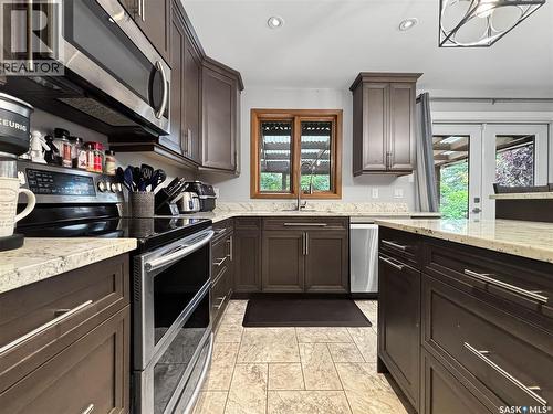 407 Chitek Crescent, Saskatoon, SK - Indoor Photo Showing Kitchen With Upgraded Kitchen