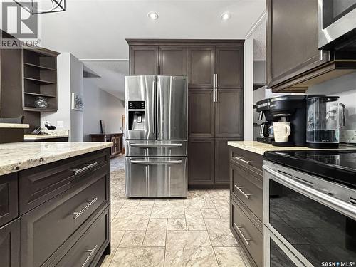 407 Chitek Crescent, Saskatoon, SK - Indoor Photo Showing Kitchen With Upgraded Kitchen