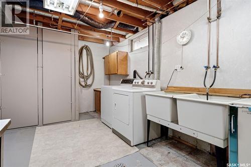 65 Mccaul Crescent, Regina, SK - Indoor Photo Showing Laundry Room