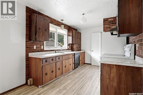 65 Mccaul Crescent, Regina, SK - Indoor Photo Showing Kitchen