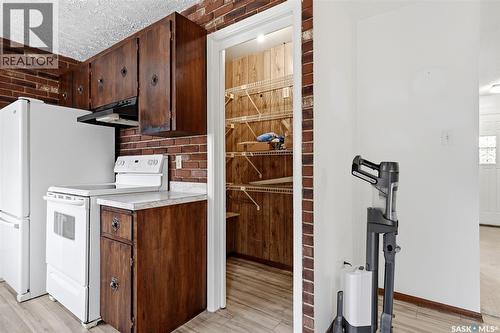 65 Mccaul Crescent, Regina, SK - Indoor Photo Showing Kitchen