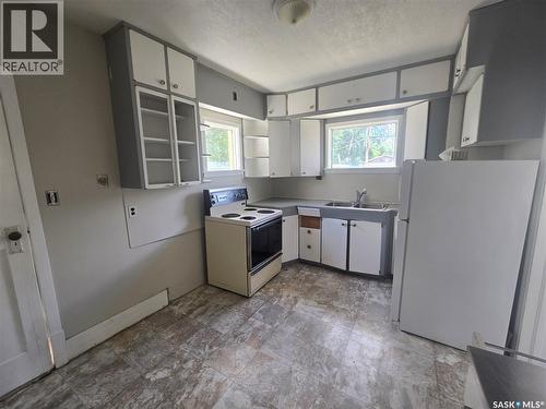 419 Main Street, Kipling, SK - Indoor Photo Showing Kitchen With Double Sink
